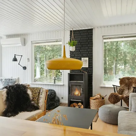 Among Trees In Cozy Home With Wood Stove Сasa de vacaciones